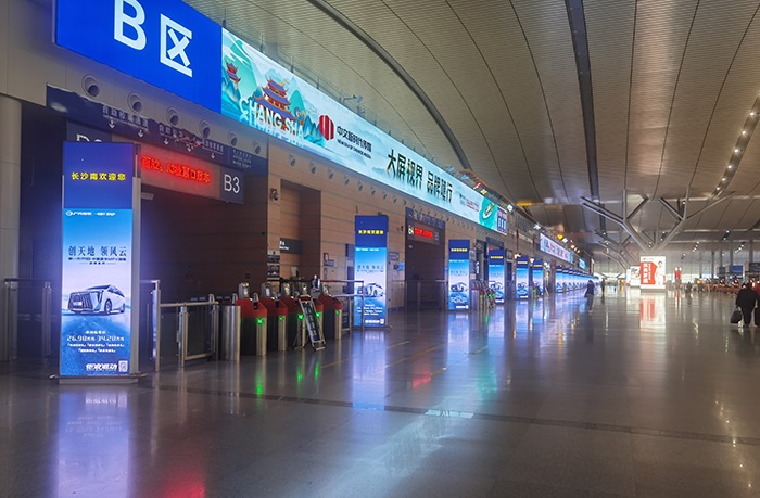 LED广告机的发布系统都由厂商提供 很少依赖第三方控制系统