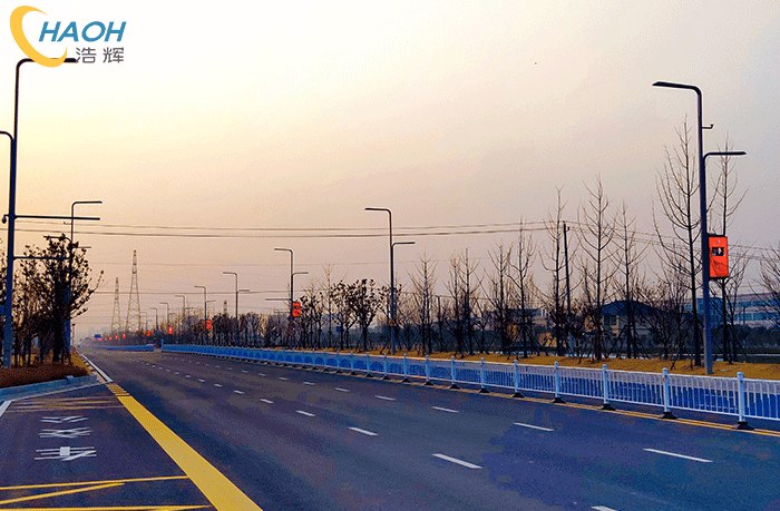 为什么LED灯杆屏的信号天线位置更多的是选择外置安装