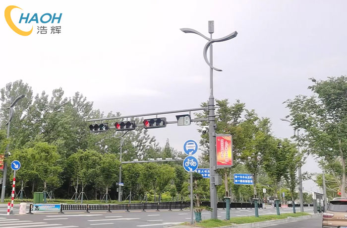 高邮中心大道LED灯杆屏应用案例​