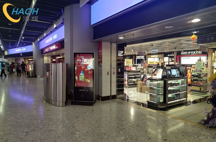 香港西九龙高铁站出入境流量的黄金枢纽——LED广告机
